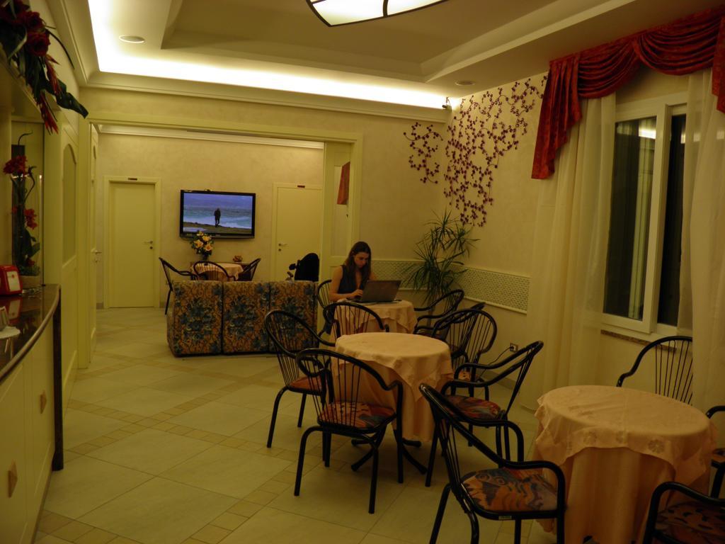 Hotel Missouri Bellaria-Igea Marina Esterno foto
