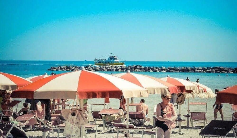 Hotel Missouri Bellaria-Igea Marina Esterno foto